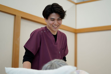 訪問看護師として働く神崎 元樹さん