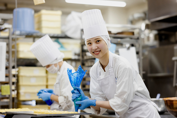 卒業生の宗形　理夢さん