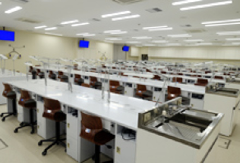 日本大学歯学部附属歯科技工専門学校の風景